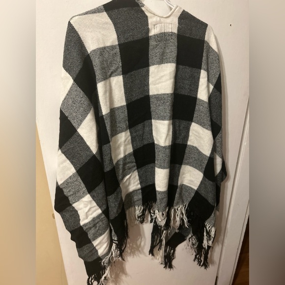 Ardene Plaid Blanket Shawl in Black/White OSFA - Picture 4 of 4